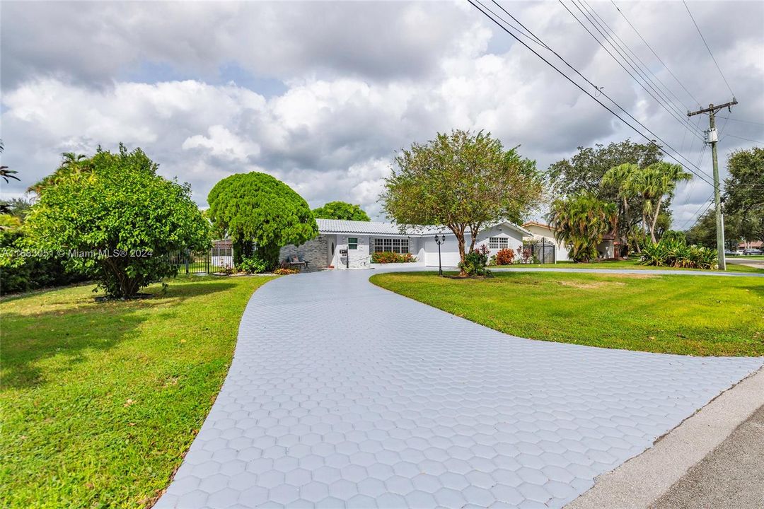 For Sale: $849,000 (2 beds, 2 baths, 1938 Square Feet)