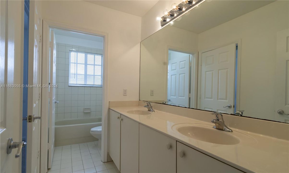 For Sale: $299,000 (3 beds, 2 baths, 1392 Square Feet)