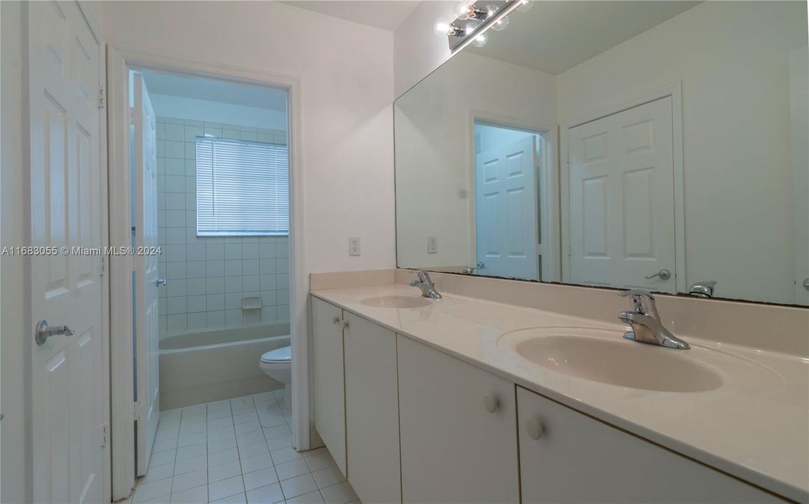 For Sale: $299,000 (3 beds, 2 baths, 1392 Square Feet)