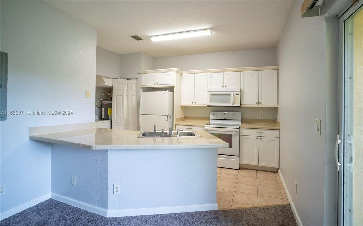 For Sale: $299,000 (2 beds, 2 baths, 1326 Square Feet)