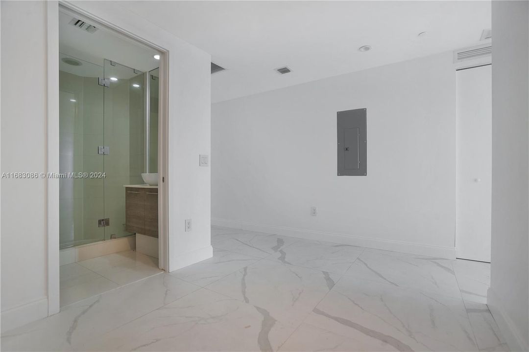 En Venta: $825,000 (1 camas, 2 baños, 898 Pies cuadrados)