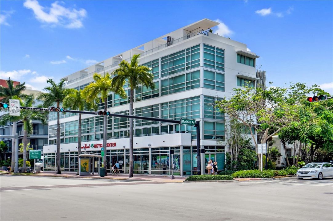 For Sale: $1,650,000 (2 beds, 2 baths, 1115 Square Feet)