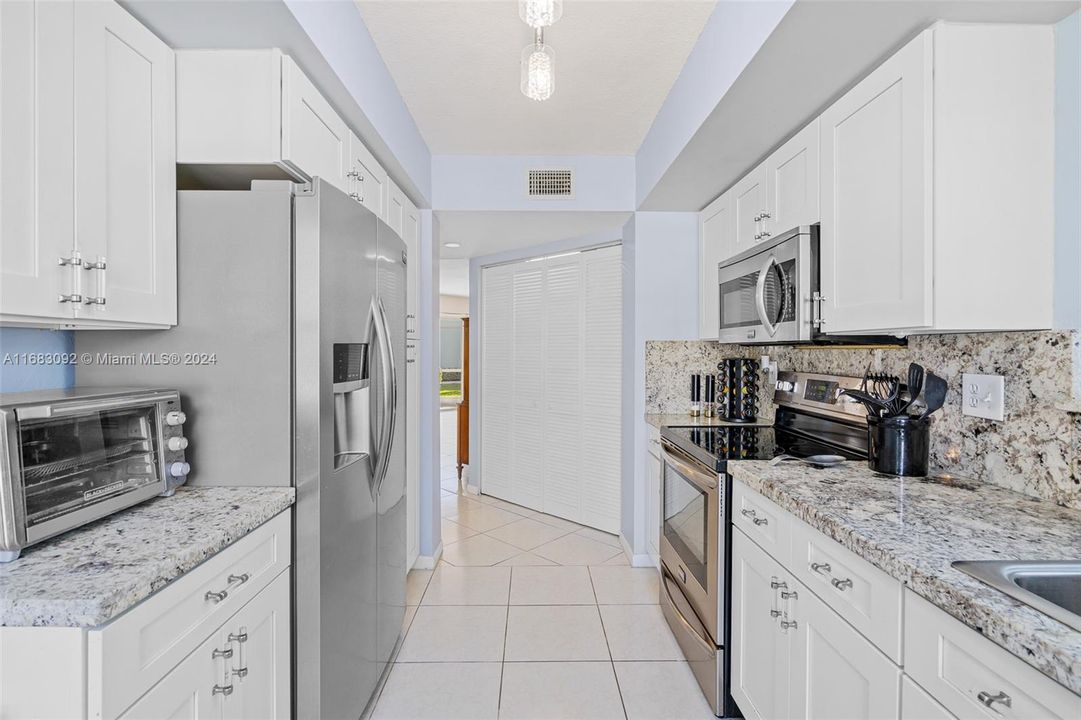 For Sale: $237,000 (2 beds, 2 baths, 1070 Square Feet)