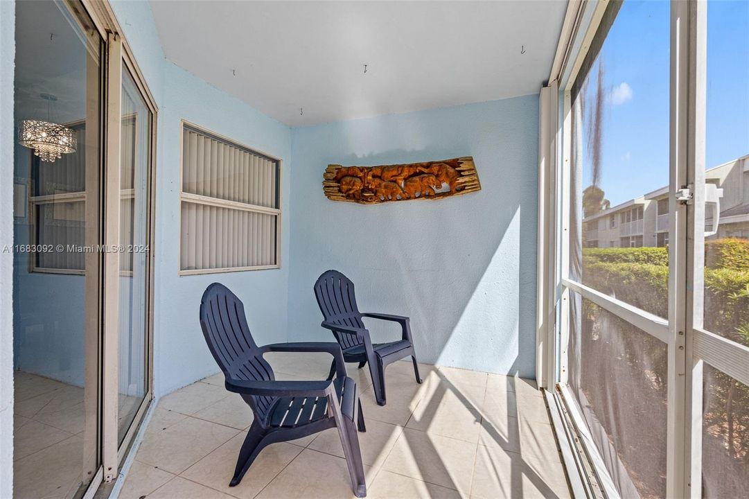 For Sale: $237,000 (2 beds, 2 baths, 1070 Square Feet)