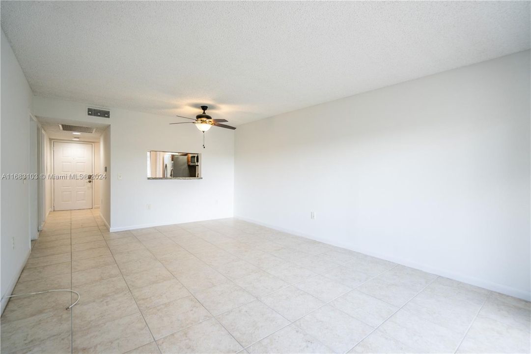 For Sale: $245,000 (2 beds, 1 baths, 920 Square Feet)