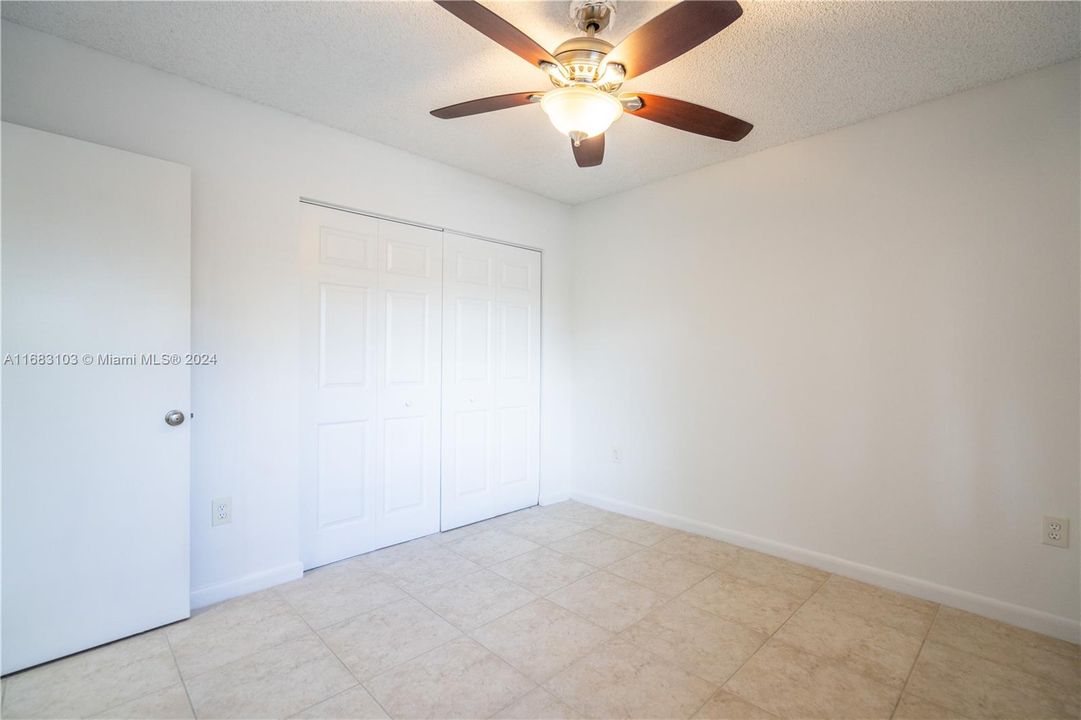 For Sale: $245,000 (2 beds, 1 baths, 920 Square Feet)