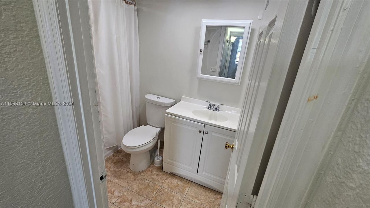 For Sale: $219,000 (1 beds, 1 baths, 605 Square Feet)