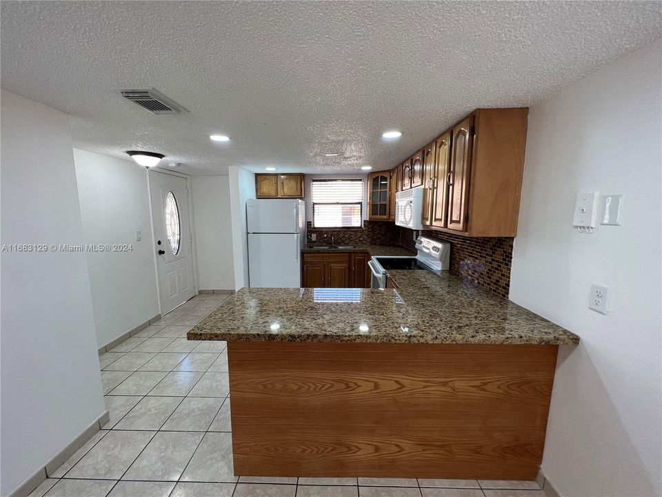 For Sale: $289,900 (2 beds, 1 baths, 993 Square Feet)