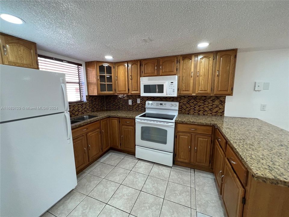 For Sale: $289,900 (2 beds, 1 baths, 993 Square Feet)