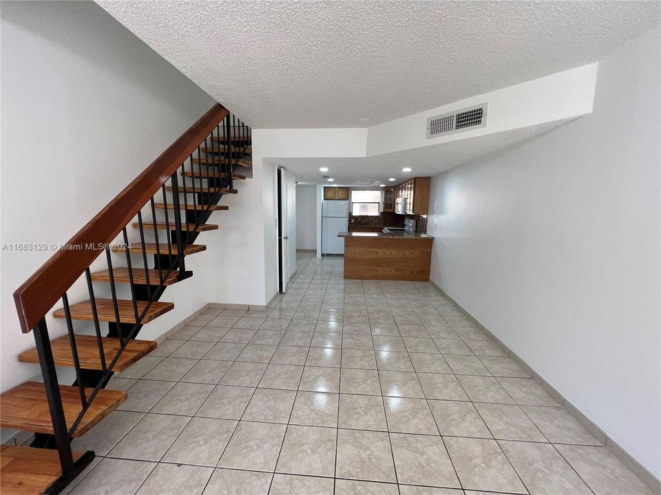 For Sale: $289,900 (2 beds, 1 baths, 993 Square Feet)