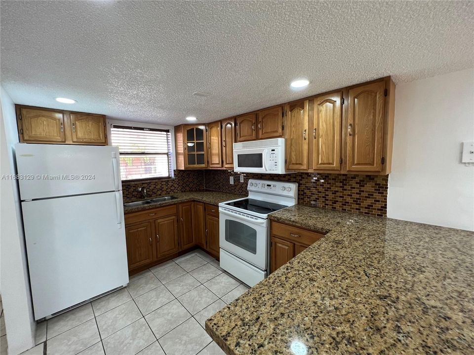 For Sale: $289,900 (2 beds, 1 baths, 993 Square Feet)