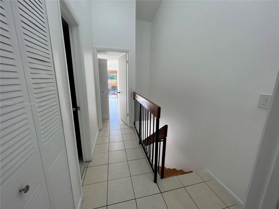 For Sale: $289,900 (2 beds, 1 baths, 993 Square Feet)