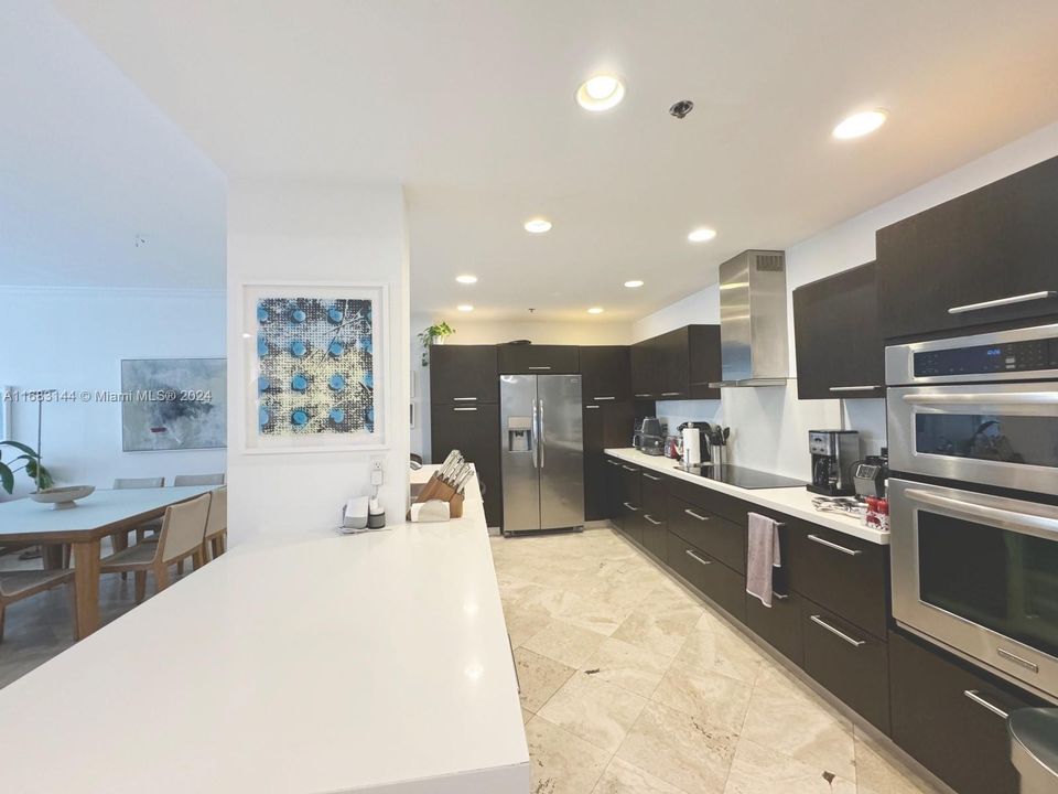 For Sale: $1,350,000 (2 beds, 2 baths, 1531 Square Feet)