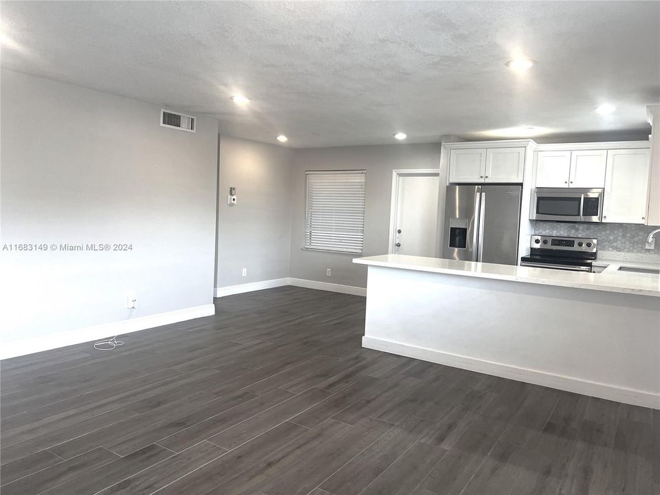 For Rent: $2,000 (1 beds, 1 baths, 772 Square Feet)