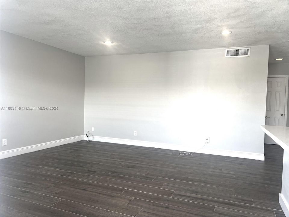 For Rent: $2,000 (1 beds, 1 baths, 772 Square Feet)