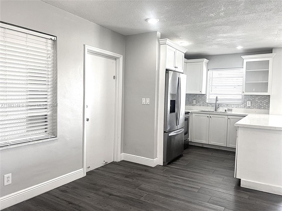 For Rent: $2,000 (1 beds, 1 baths, 772 Square Feet)