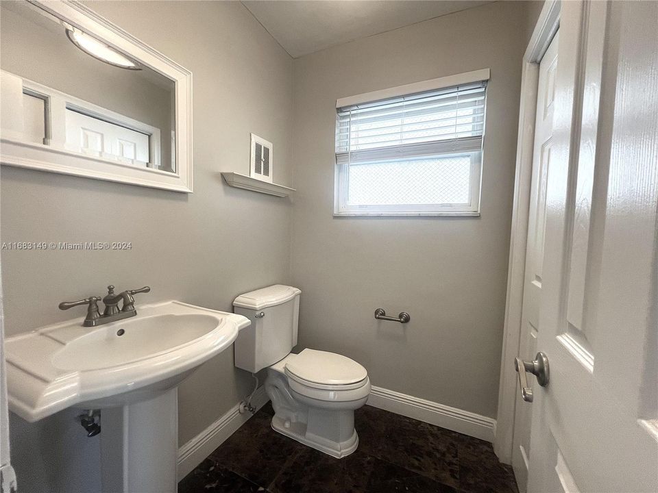 For Rent: $2,000 (1 beds, 1 baths, 772 Square Feet)