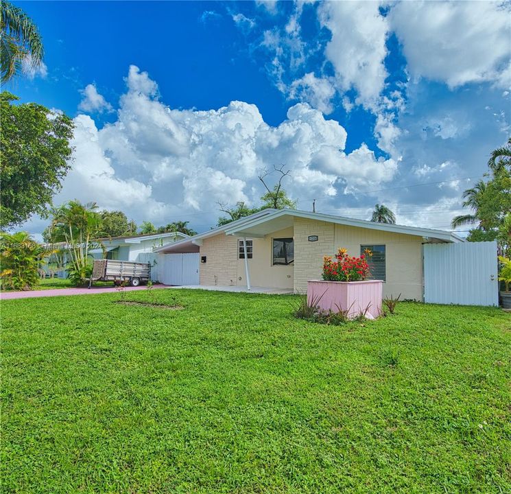 For Sale: $465,000 (3 beds, 1 baths, 1058 Square Feet)