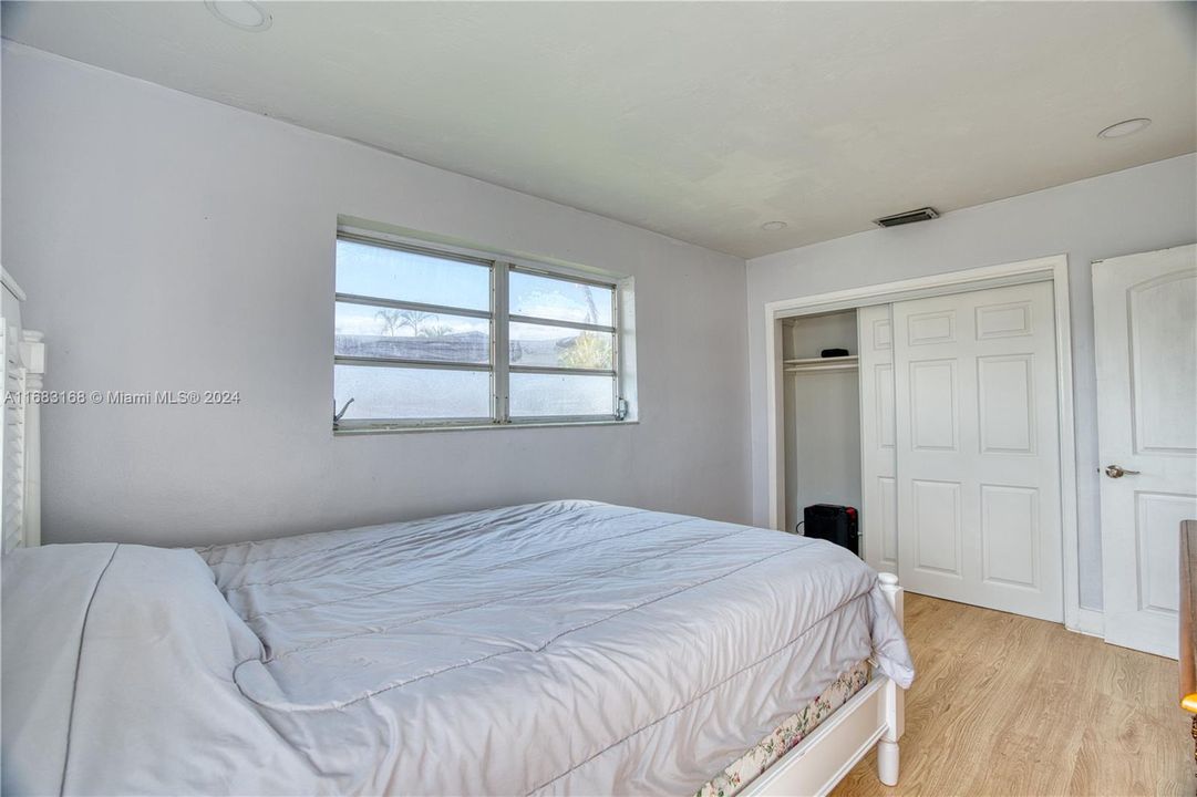 For Sale: $465,000 (3 beds, 1 baths, 1058 Square Feet)