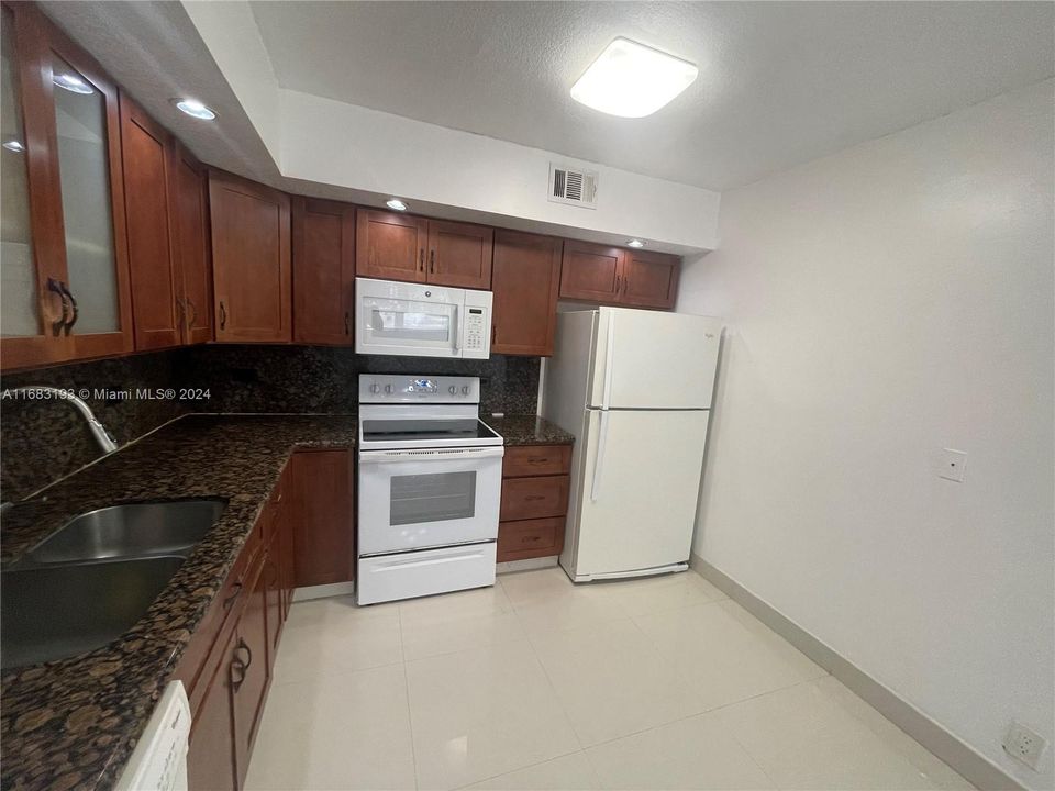 For Rent: $1,750 (1 beds, 1 baths, 659 Square Feet)