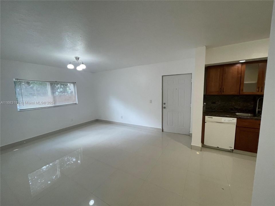 For Rent: $1,750 (1 beds, 1 baths, 659 Square Feet)