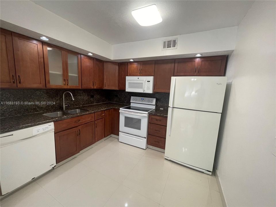 For Rent: $1,750 (1 beds, 1 baths, 659 Square Feet)