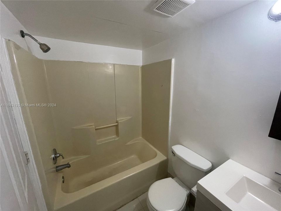 For Rent: $1,750 (1 beds, 1 baths, 659 Square Feet)