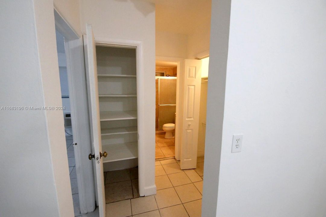 Active With Contract: $1,750 (1 beds, 1 baths, 588 Square Feet)