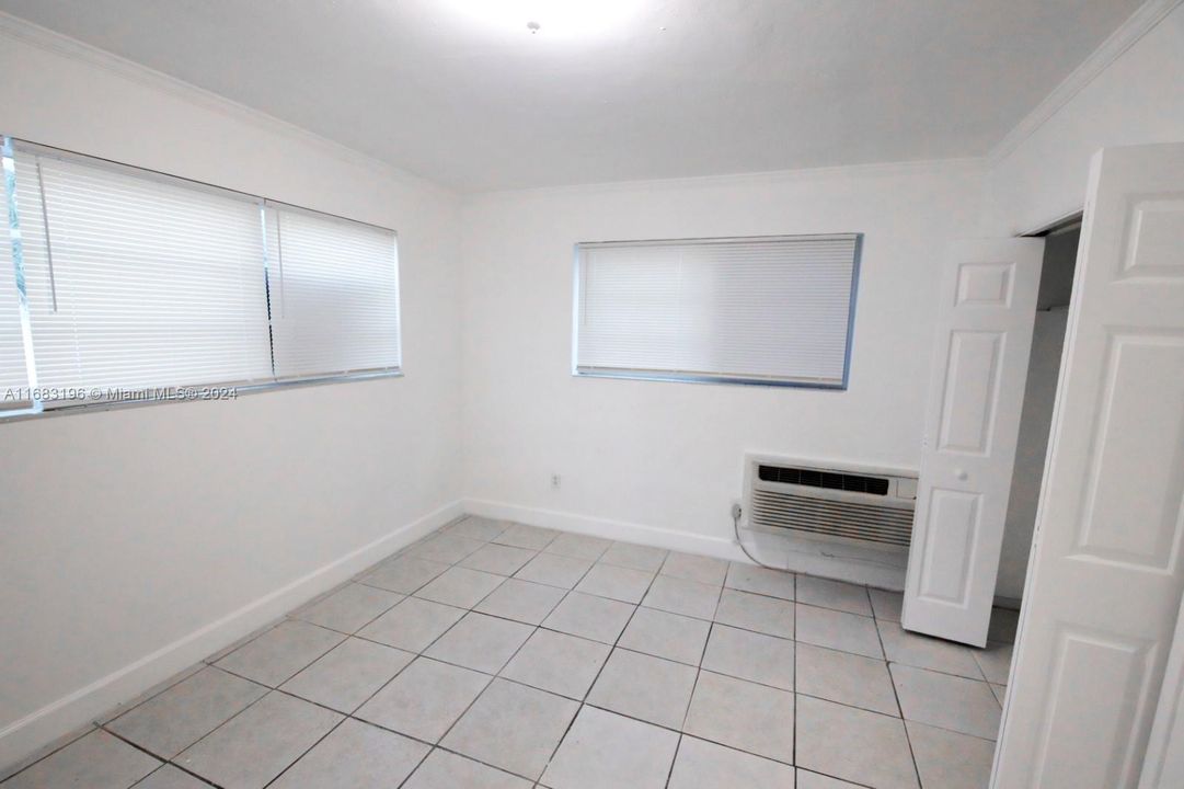 Active With Contract: $1,750 (1 beds, 1 baths, 588 Square Feet)