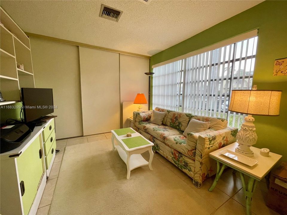 For Sale: $200,000 (2 beds, 2 baths, 944 Square Feet)