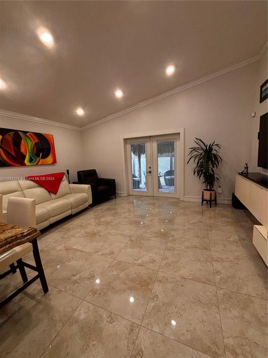 En Venta: $635,000 (3 camas, 2 baños, 1628 Pies cuadrados)