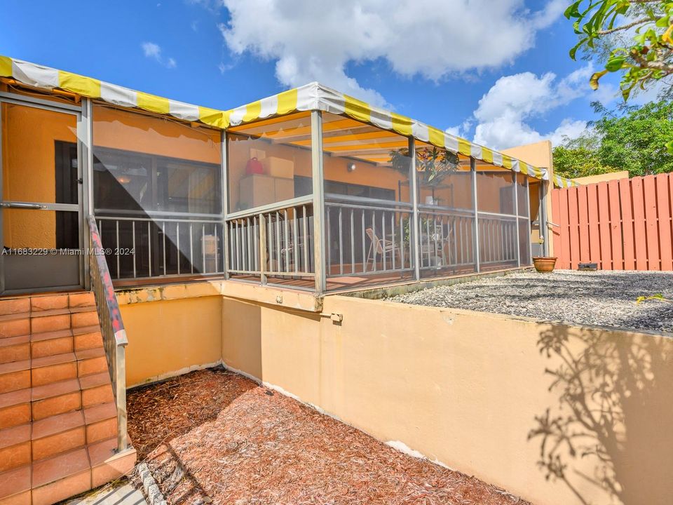 En Venta: $568,500 (3 camas, 2 baños, 1460 Pies cuadrados)