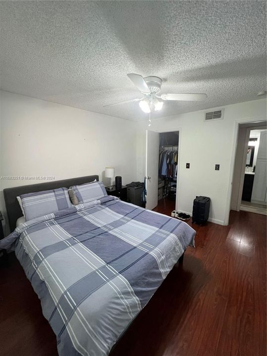 For Sale: $230,000 (1 beds, 1 baths, 588 Square Feet)