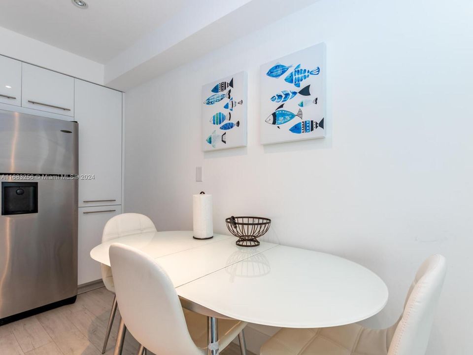 For Sale: $499,000 (1 beds, 1 baths, 874 Square Feet)