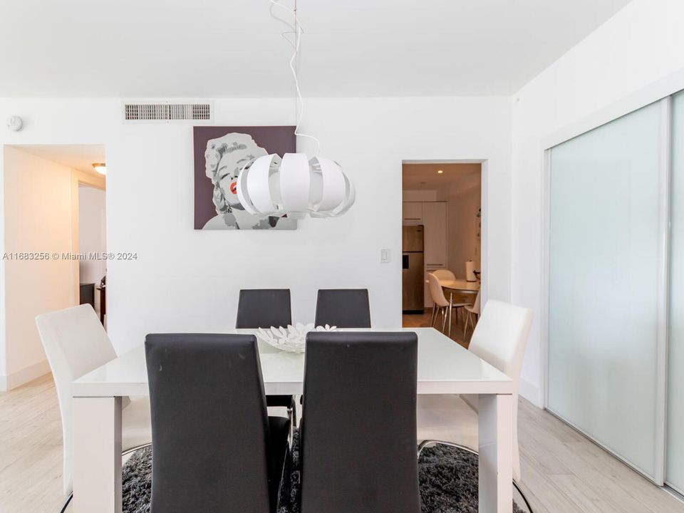 For Sale: $499,000 (1 beds, 1 baths, 874 Square Feet)