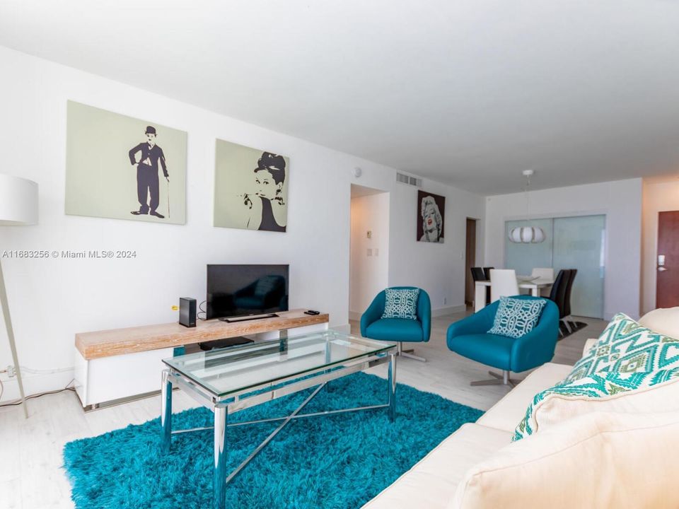 For Sale: $499,000 (1 beds, 1 baths, 874 Square Feet)