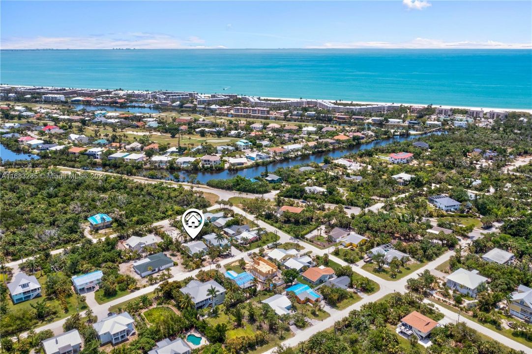 Easily walk or ride your bike to the beach! Location, location, location! Beautiful beaches and fishing spots, birds, nature preserves - heaven on earth!