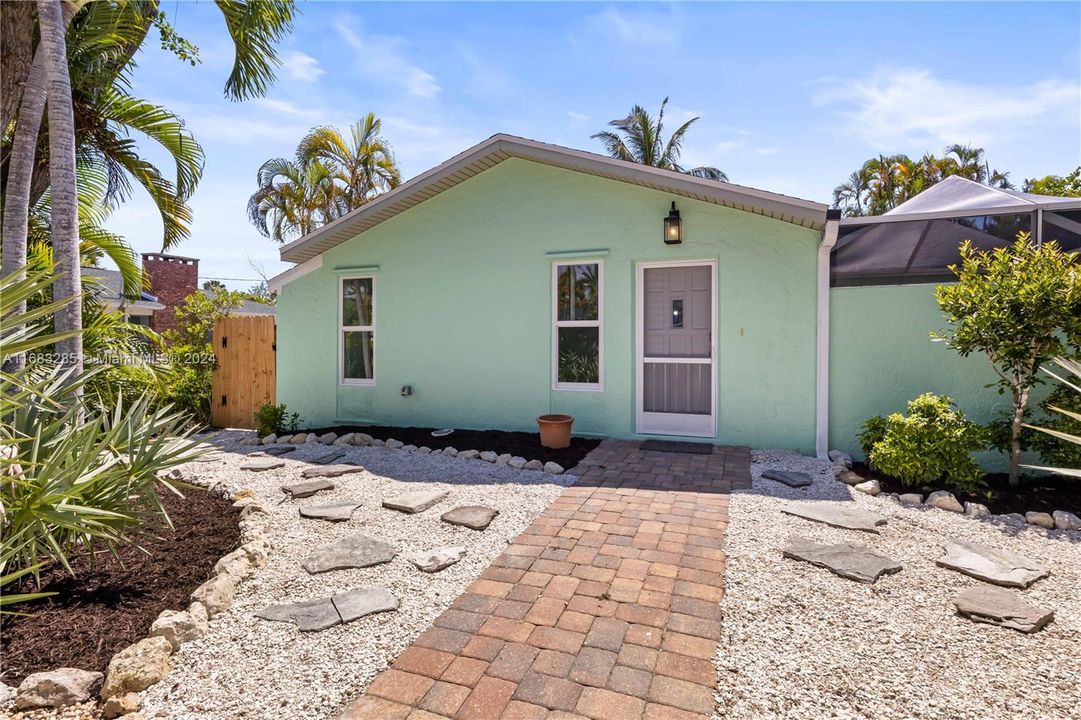 Nestled between the beautiful white sandy beaches and the Sanibel restaurants and shopping areas is this darling cottage that has been restored to perfection!