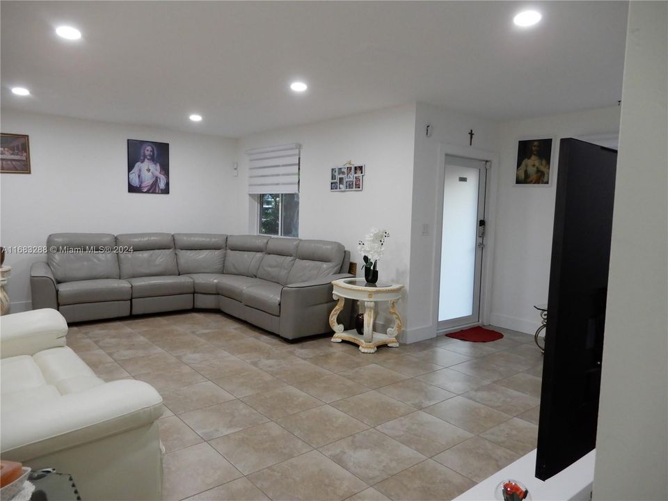 En Venta: $800,000 (3 camas, 2 baños, 1555 Pies cuadrados)