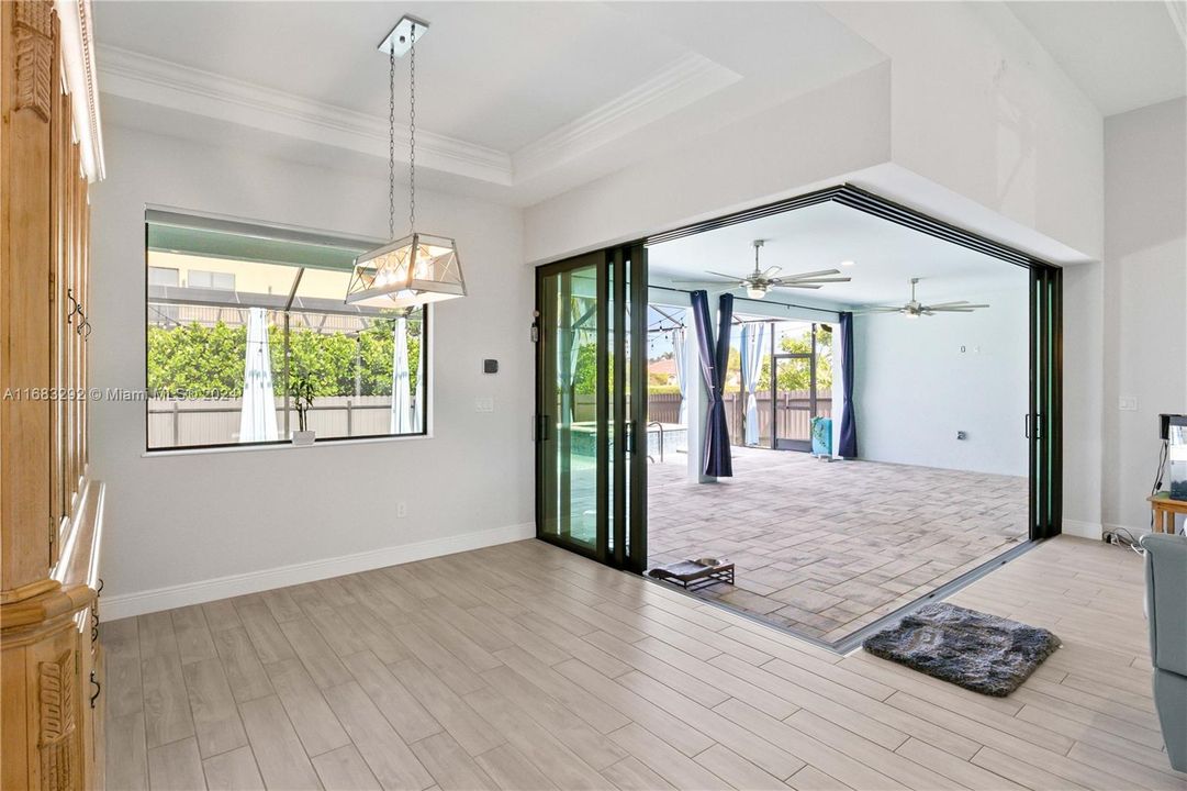 Large Dining Area with 10 foot ceilings and a tray detail also!