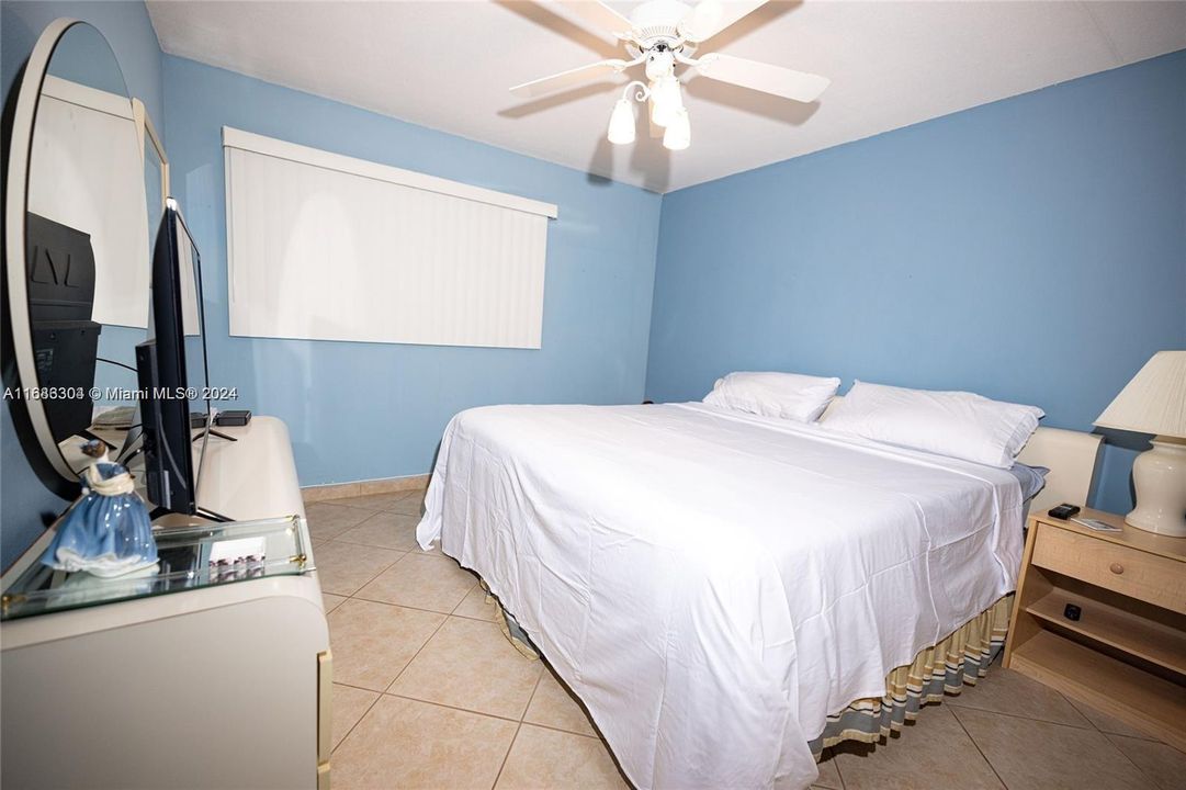 For Rent: $1,900 (2 beds, 2 baths, 880 Square Feet)