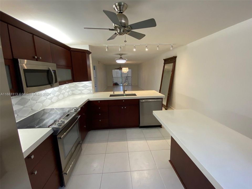 For Sale: $272,940 (2 beds, 2 baths, 1198 Square Feet)