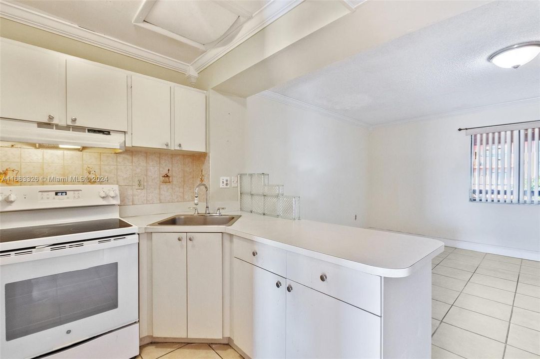 For Sale: $210,000 (1 beds, 1 baths, 528 Square Feet)