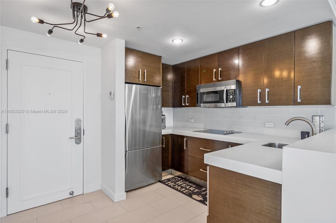 For Sale: $849,000 (2 beds, 2 baths, 1201 Square Feet)