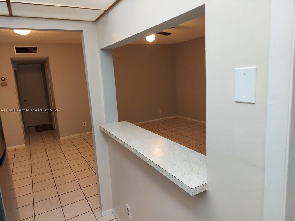 For Sale: $150,000 (1 beds, 1 baths, 720 Square Feet)