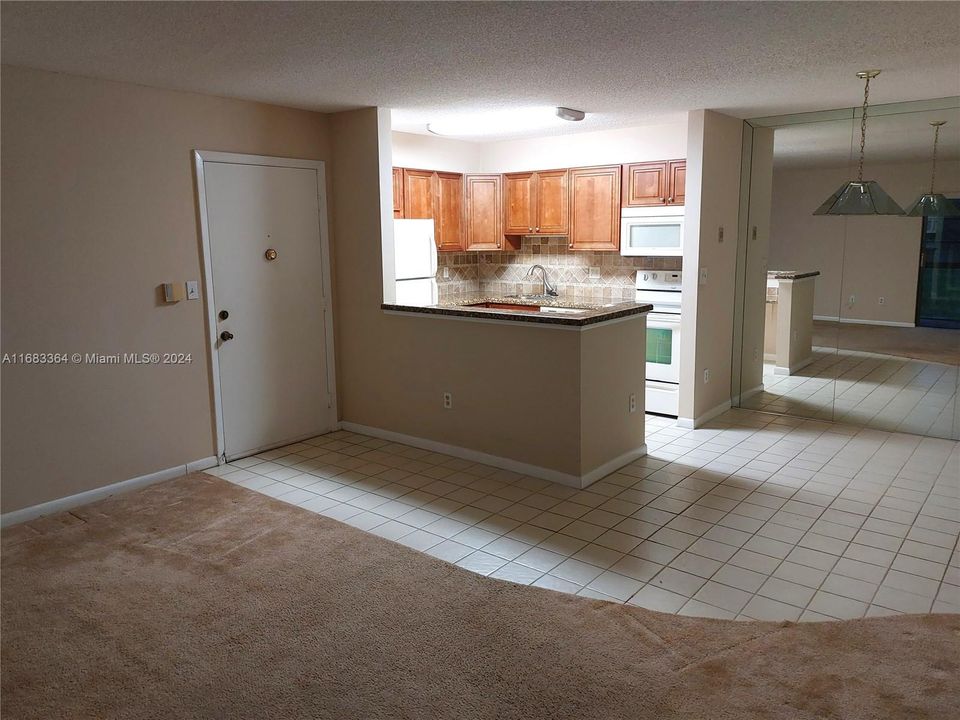 For Rent: $1,850 (2 beds, 1 baths, 827 Square Feet)