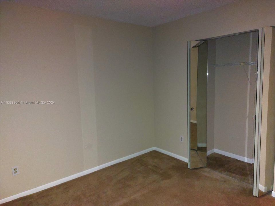 For Rent: $1,850 (2 beds, 1 baths, 827 Square Feet)