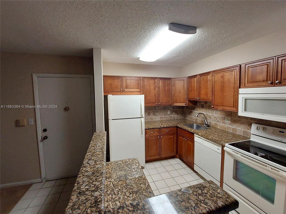 For Rent: $1,850 (2 beds, 1 baths, 827 Square Feet)