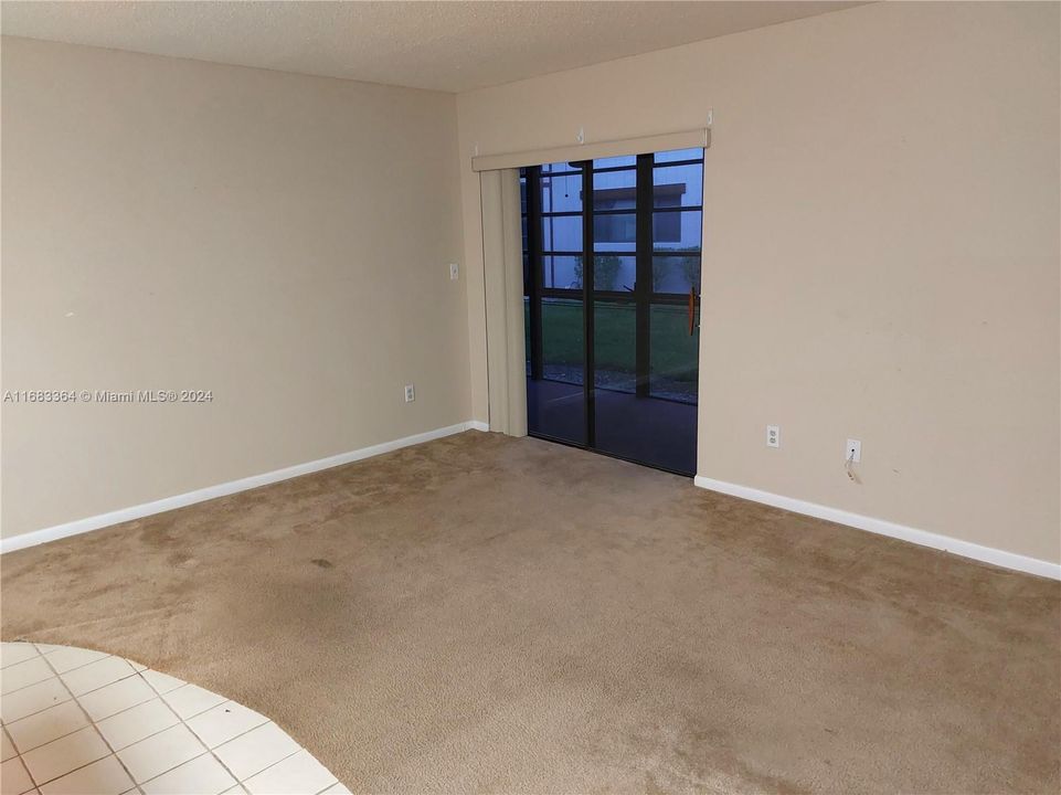 For Rent: $1,850 (2 beds, 1 baths, 827 Square Feet)