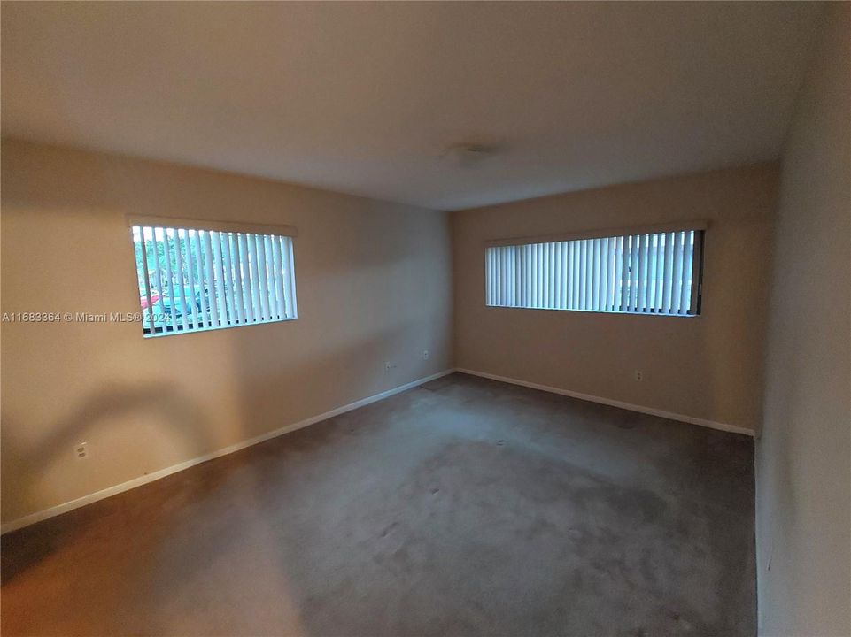 For Rent: $1,850 (2 beds, 1 baths, 827 Square Feet)